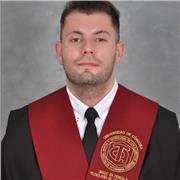 Profesor con conocimientos de química, bioquímica y biología.